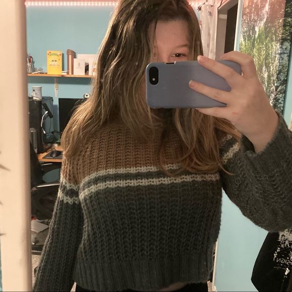 AE Cropped Color-Block Crew Neck Sweater - Picture 5 of 7